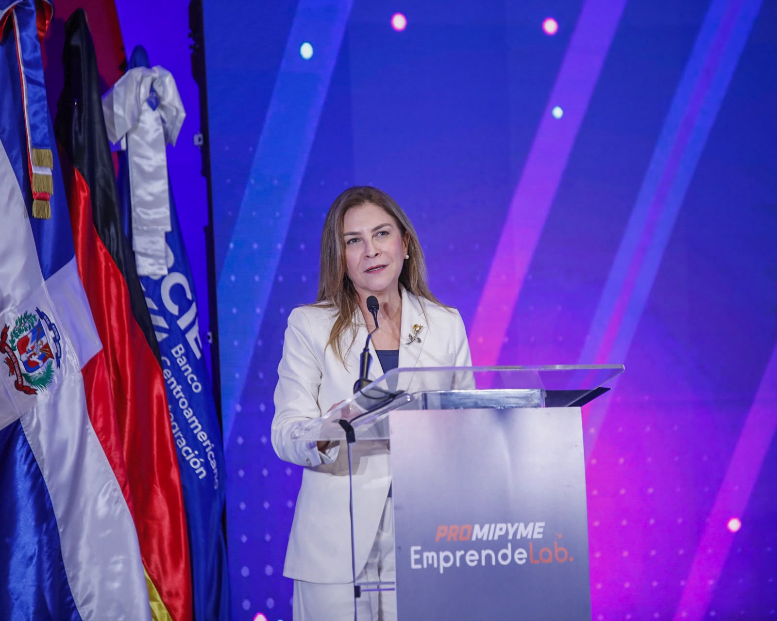 Carolina Mejía destaca innovación, productividad y apoyo a las mipymes durante EmprendeLAB 2026